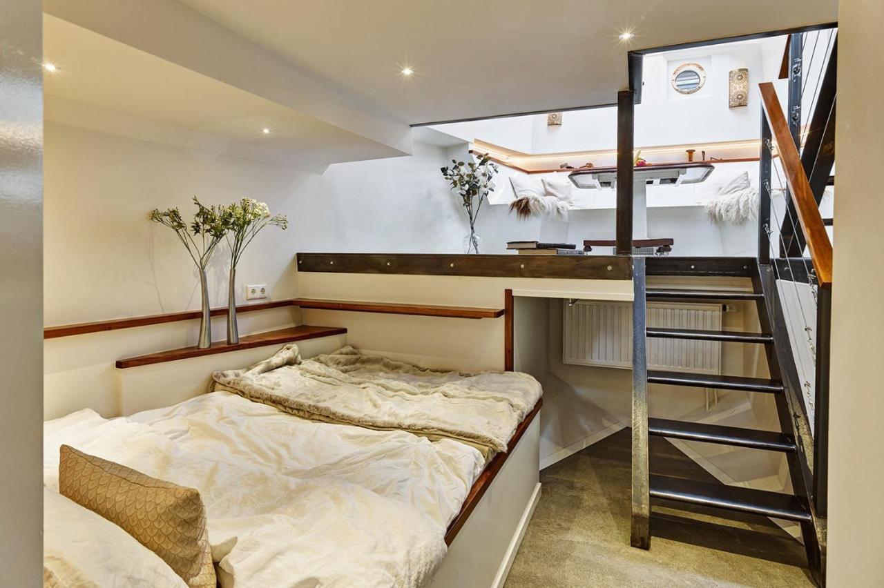 A304 Romantic Seaship In Top Center Amsterdam Luaran gambar