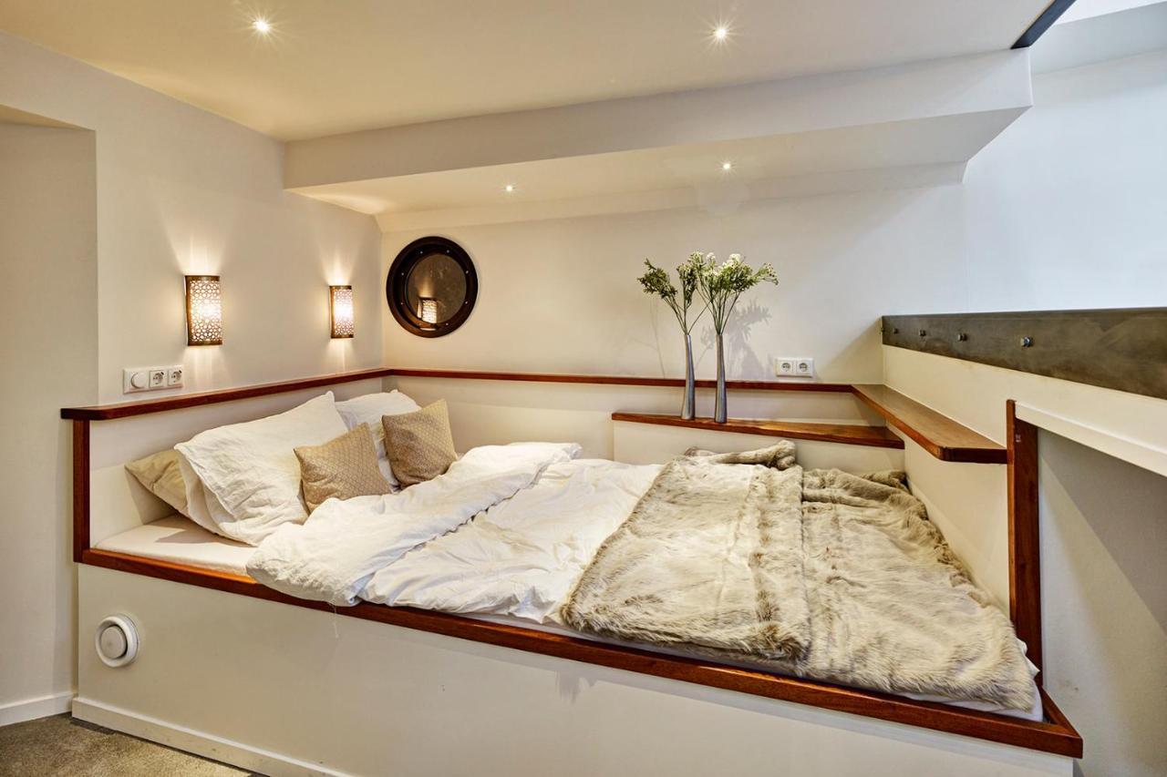 A304 Romantic Seaship In Top Center Amsterdam Luaran gambar