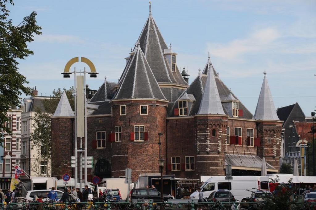 A304 Romantic Seaship In Top Center Amsterdam Luaran gambar