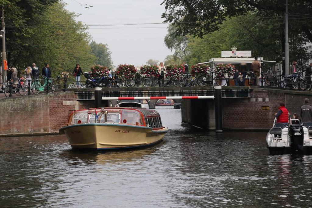 A304 Romantic Seaship In Top Center Amsterdam Luaran gambar